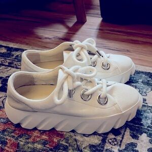 Tura Fabi Sneakers size 9